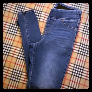 Old Navy Jeans - Old Navy size 6 Rockstar jeggings Old Navy Jeans - Old Navy size 6 Rockstar jeggings
